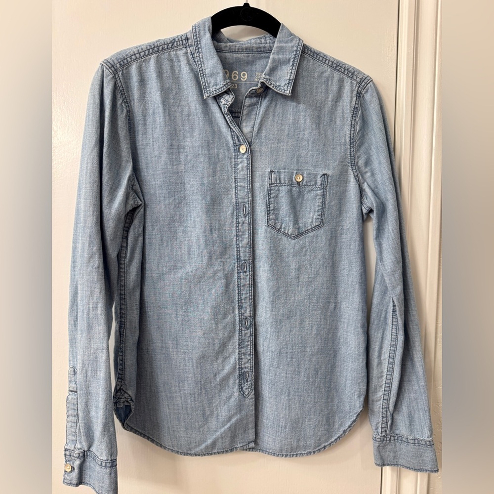 Gap Long Sleeve Denim Chambray Shirt
